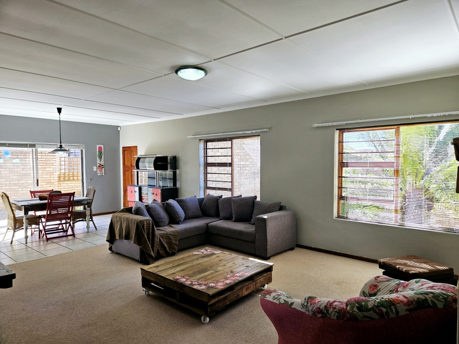 3 Bedroom Property for Sale in Wavecrest Eastern Cape